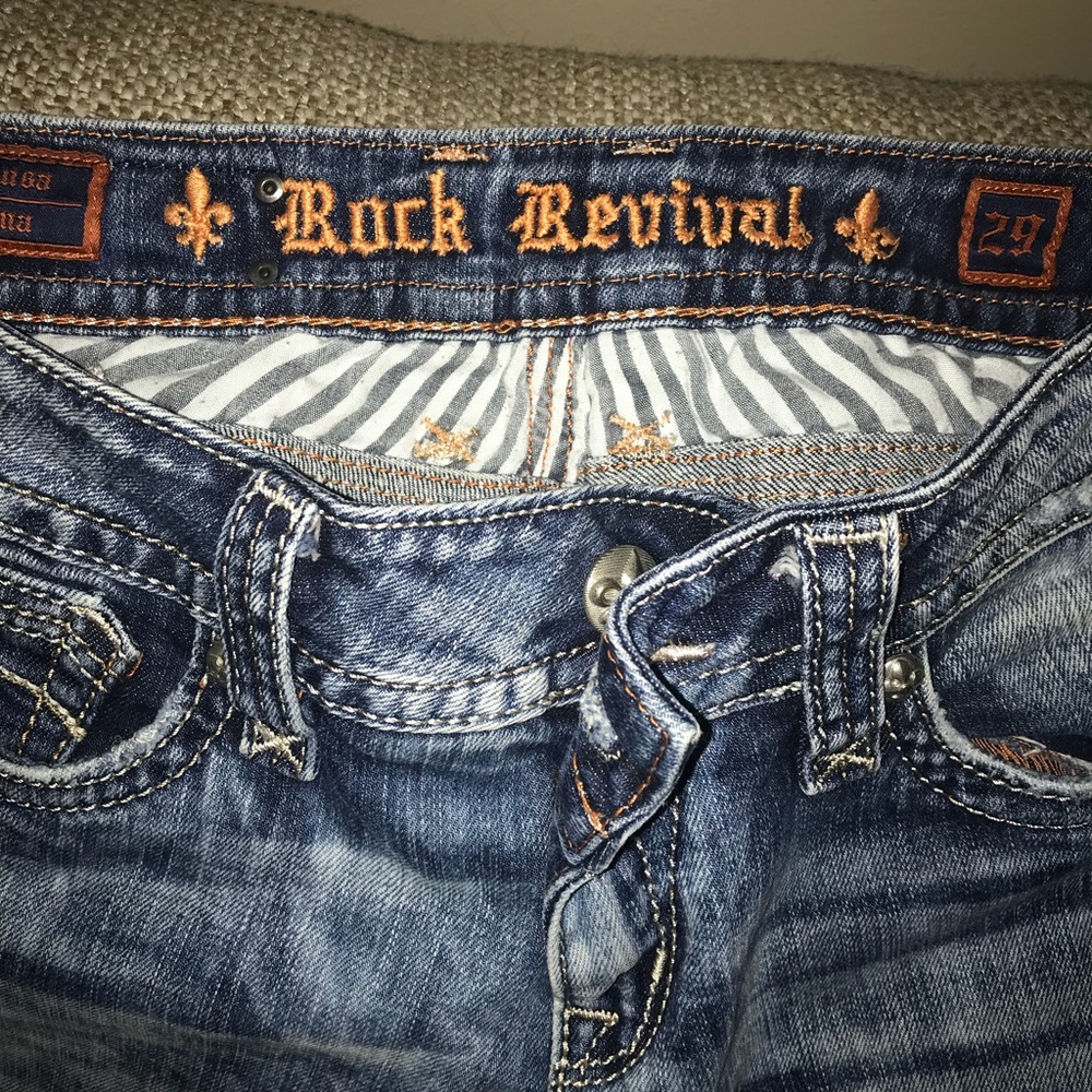 Rock Revival Jeans 29x34. Very flattering!